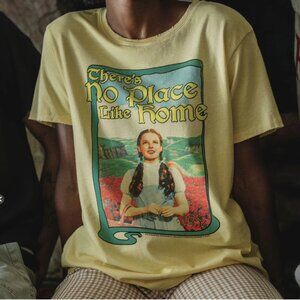 Junk Food Women's Wizard of Oz Dorothy Vintage Tee Size Large